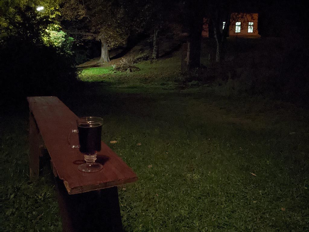 Noční posezení v Siřemi